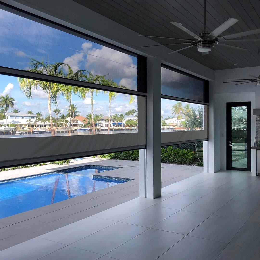 Privacy screen mechanism and housing